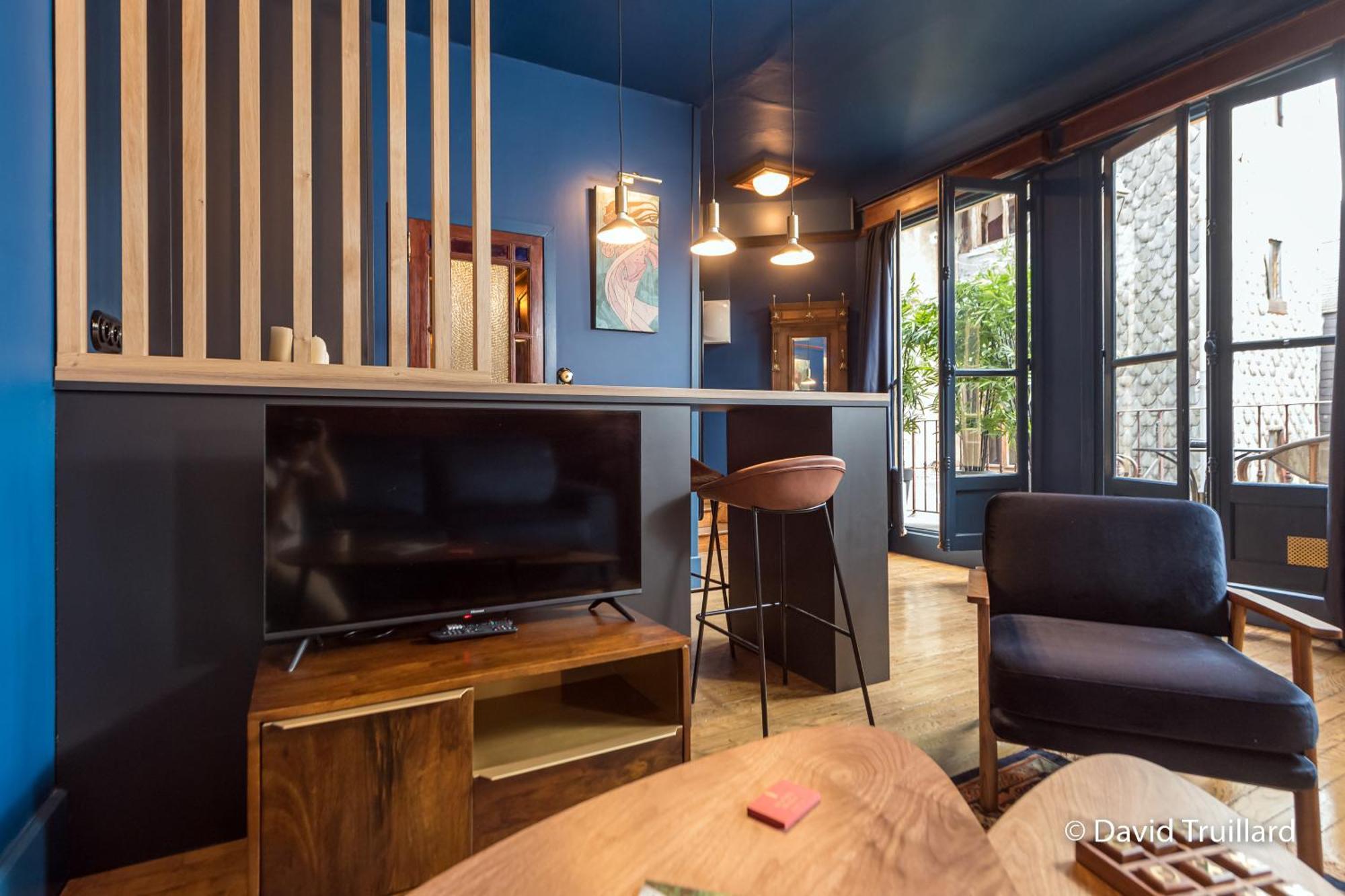 Suites Mana- Studio Art Ducal Avec Terrasse Sur L'Arriere De La Place Ducale Parking Inclus Шарлевиль-Мезьер Экстерьер фото