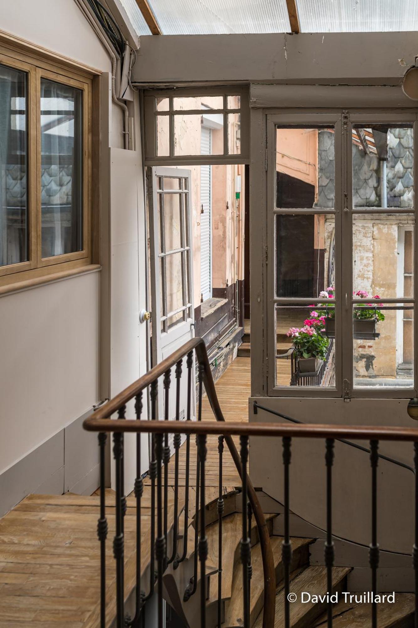 Suites Mana- Studio Art Ducal Avec Terrasse Sur L'Arriere De La Place Ducale Parking Inclus Шарлевиль-Мезьер Экстерьер фото